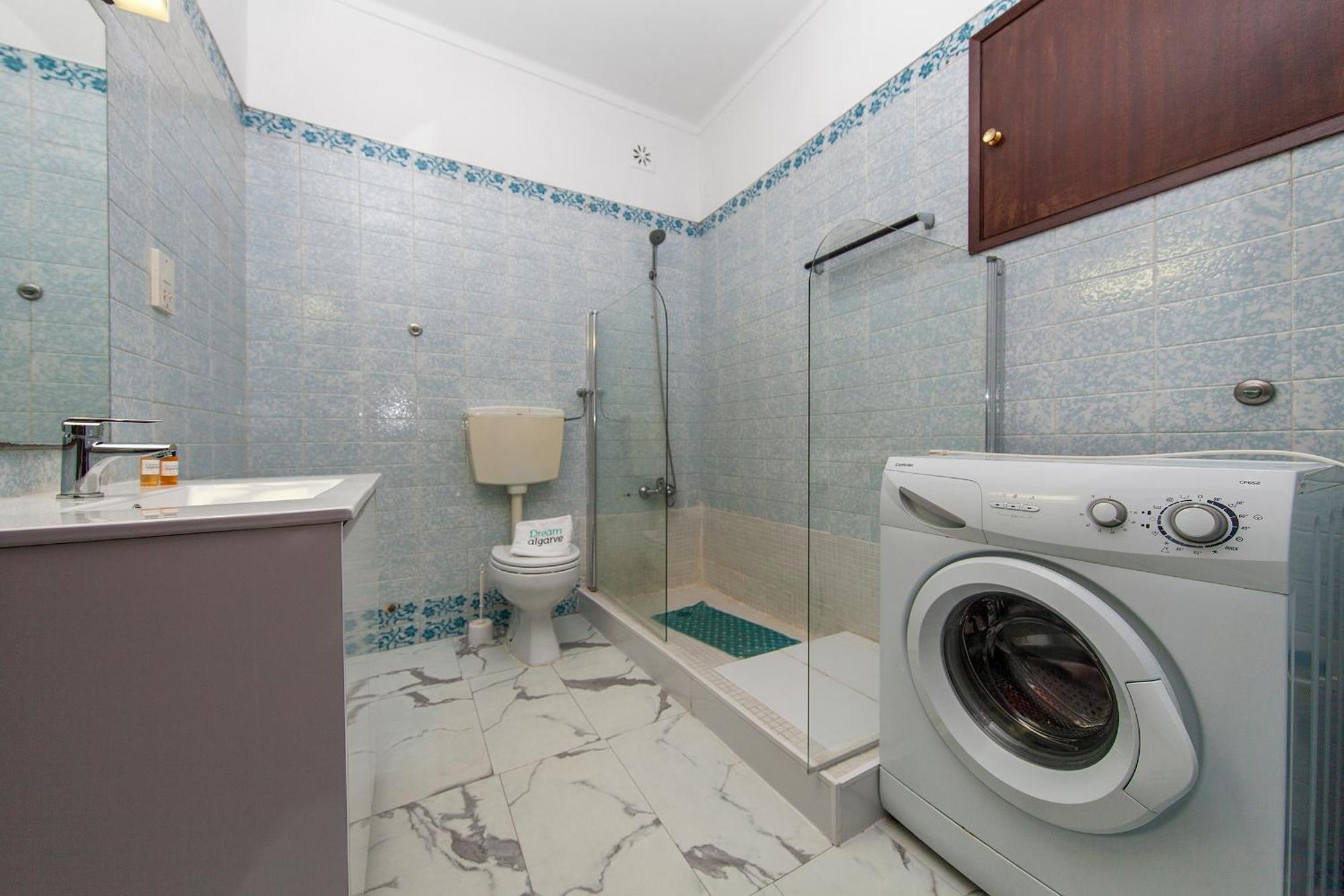 V - Seacliff Apartment