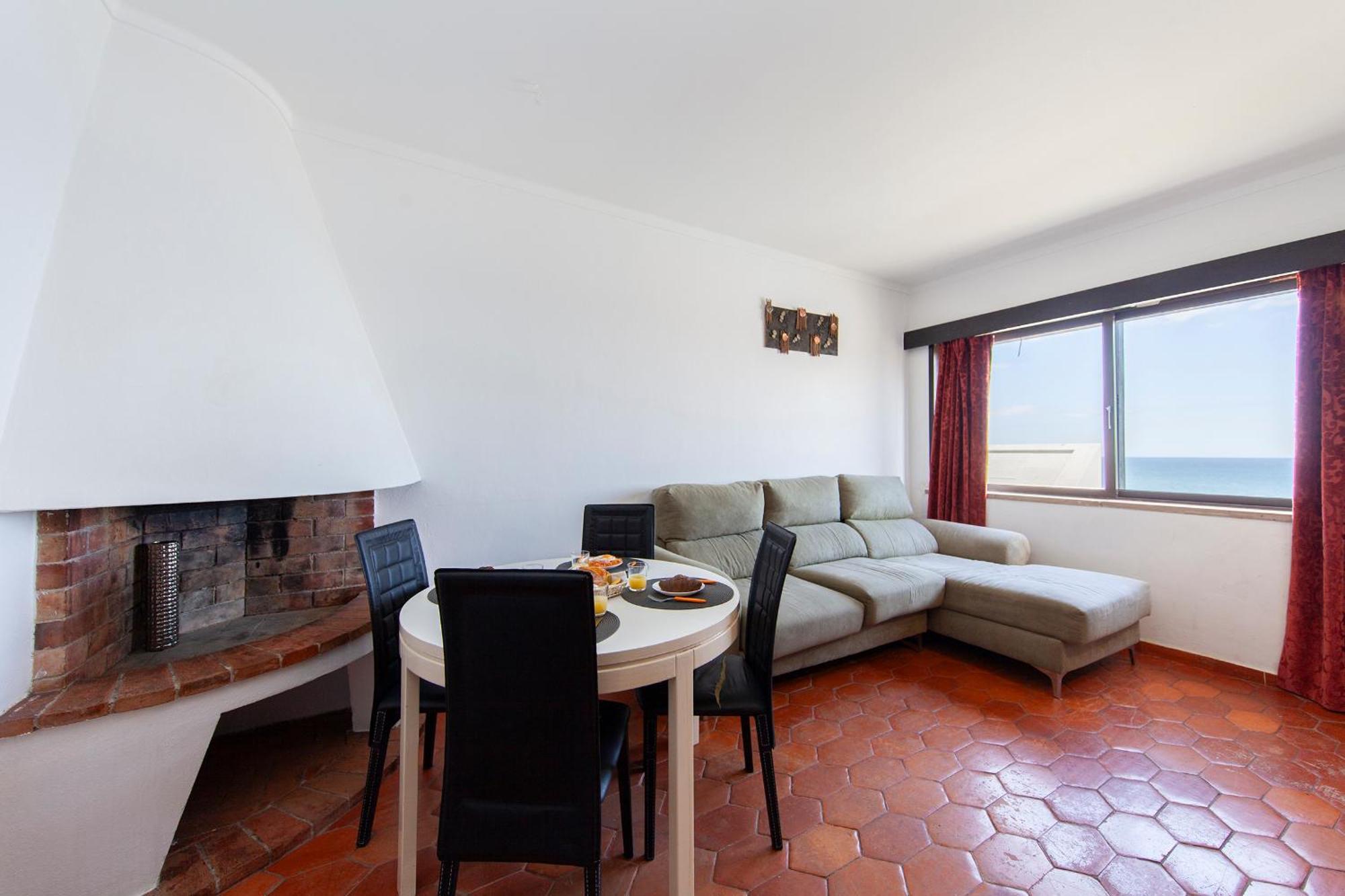 V - Seacliff Apartment