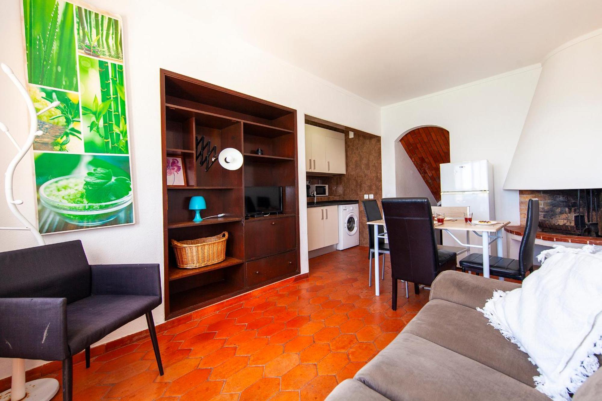 V - Seacliff Apartment
